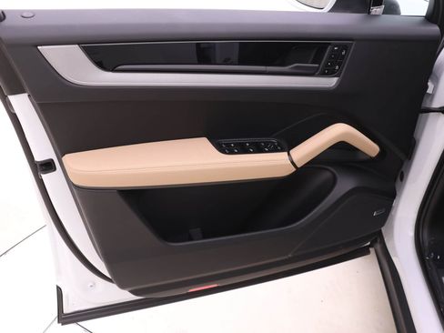 Used 2024 Porsche Cayenne Coupe image 15