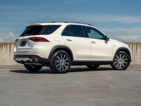 Certified 2025 Mercedes-Benz GLE 450e 4MATIC w/ Winter Package image 4