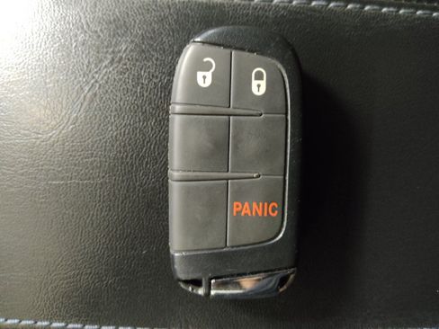 Used 2022 Jeep Compass Latitude FWD image 32