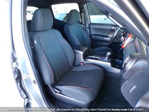 Used 2020 Toyota Tacoma TRD Off-Road image 29