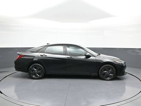 Certified 2023 Hyundai Elantra Blue FWD image 5