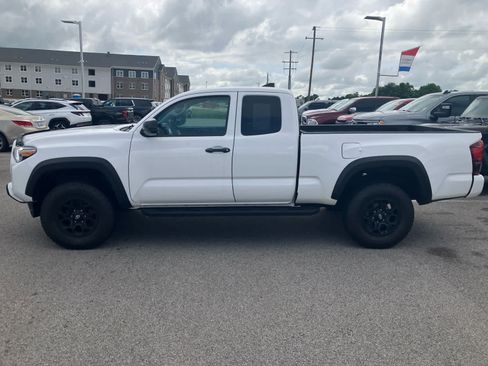 Used 2019 Toyota Tacoma SR w/ SX Package AWD/4WD image 4