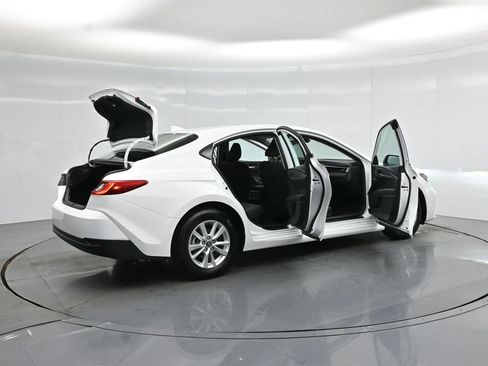 Used 2025 Toyota Camry LE FWD image 5