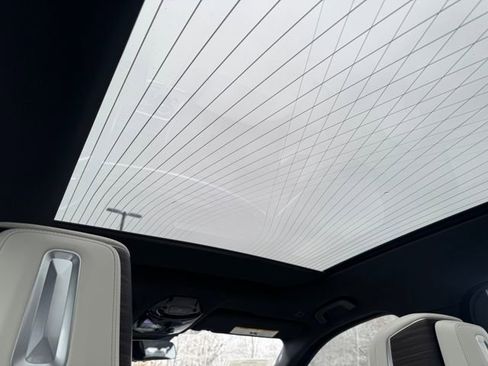 Certified 2023 BMW 760i xDrive w/ Parking Assistance Package image 17