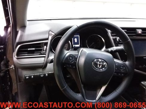 Used 2020 Toyota Camry SE image 11