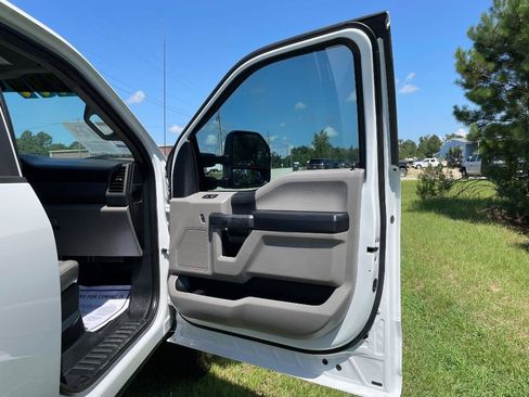 Used 2017 Ford F250 XL w/ Power Equipment Group AWD/4WD image 14