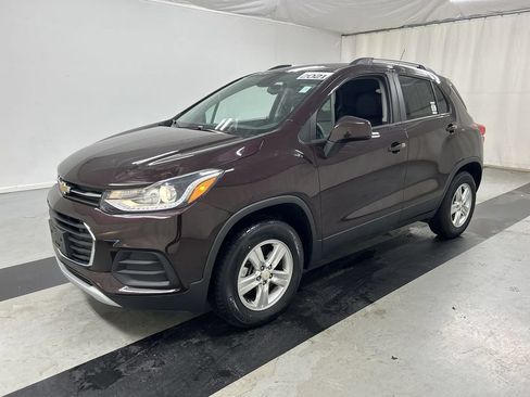 Used 2021 Chevrolet Trax LT w/ LT Convenience Package AWD/4WD image 5