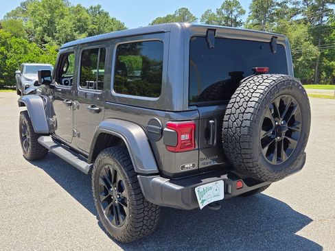Used 2025 Jeep Wrangler Unlimited Sahara AWD/4WD image 8