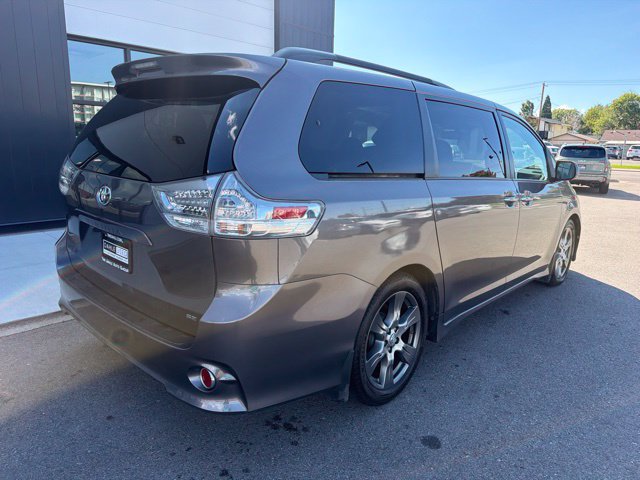 Used 2017 Toyota Sienna SE Premium FWD image 9