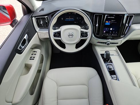 Certified 2023 Volvo XC60 B5 Core w/ Climate Package AWD/4WD image 11