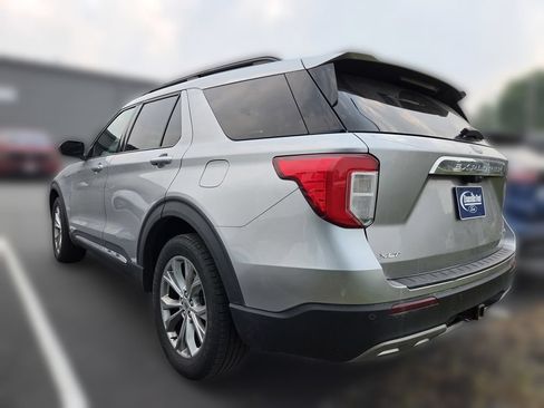Used 2020 Ford Explorer XLT w/ Equipment Group 202A AWD/4WD image 9