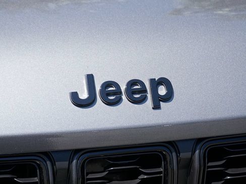Used 2024 Jeep Grand Cherokee L Laredo AWD/4WD image 43