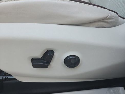 Used 2017 Chrysler Pacifica Limited w/ Advanced Safetytec Group FWD image 17