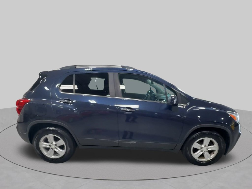 Used 2018 Chevrolet Trax LT w/ Sun & Sound Package FWD image 9
