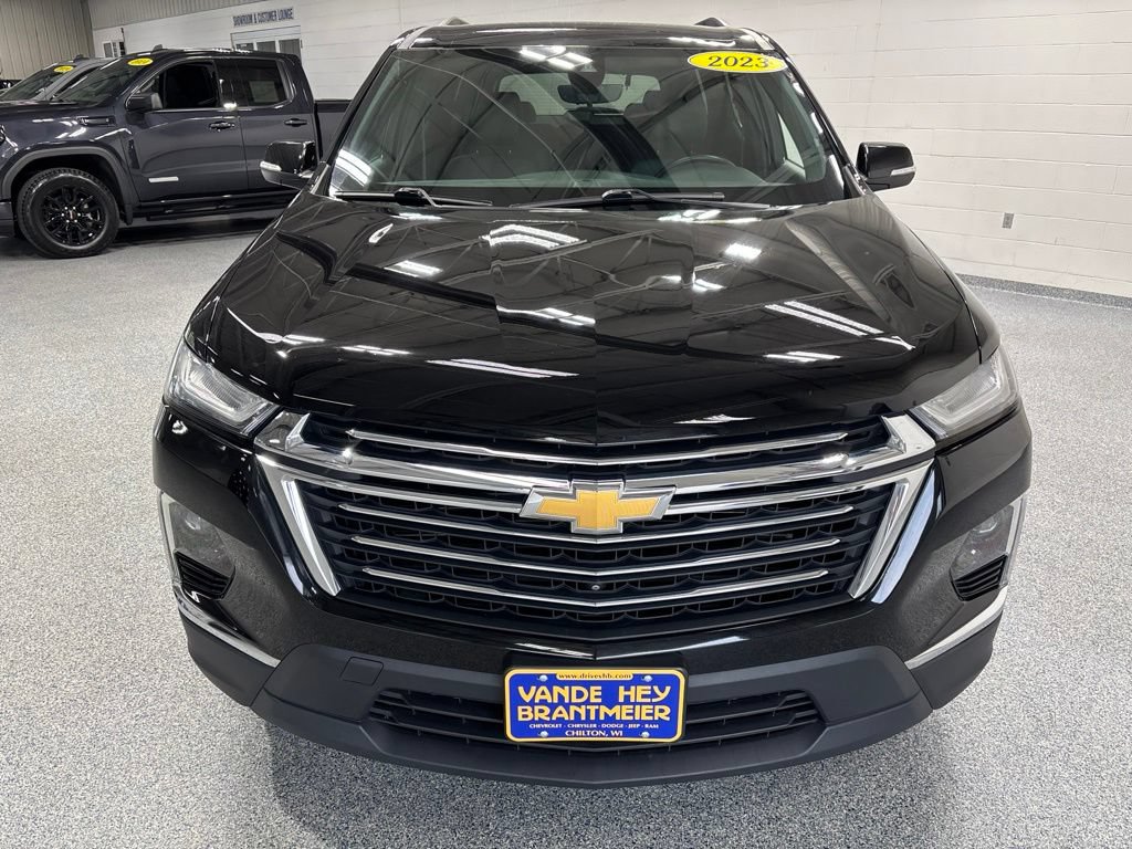 Used 2023 Chevrolet Traverse LT w/ LT Premium Package AWD/4WD image 2