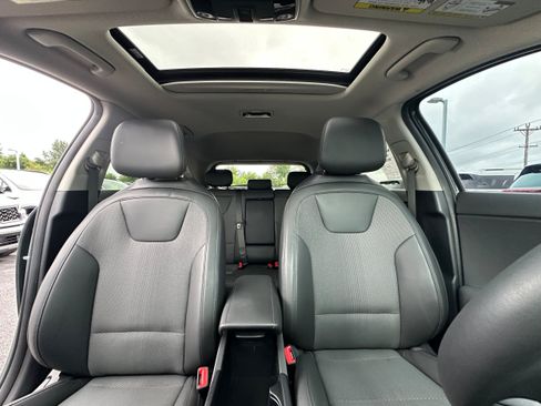 Used 2024 Kia Niro EX Touring FWD image 21