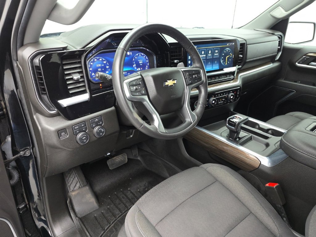Used 2022 Chevrolet Silverado 1500 LT w/ Z71 Off-Road Package AWD/4WD image 11