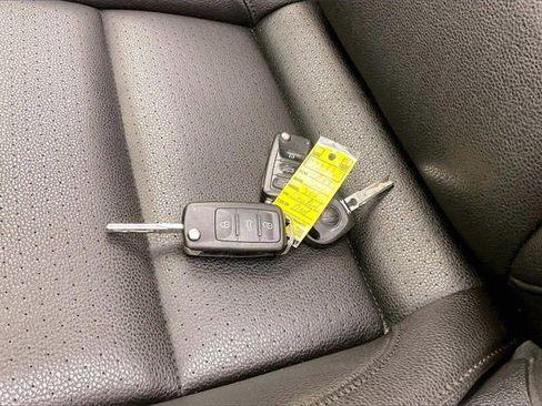 Used 2014 Volkswagen Eos image 13