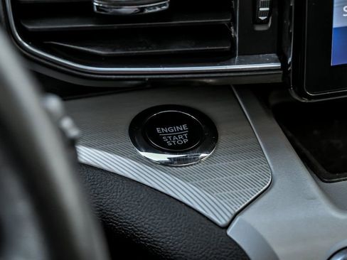 Used 2023 Ford Explorer XLT w/ Equipment Group 202A image 21