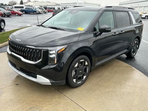 Used 2025 Kia Carnival EX image 3