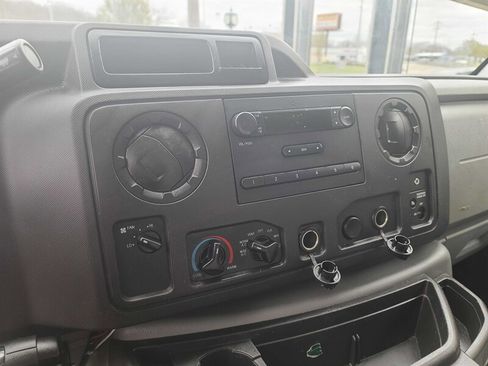 Used 2018 Ford E-350 and Econoline 350 Super Duty image 17
