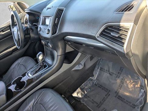 Used 2018 Ford Edge SE image 22