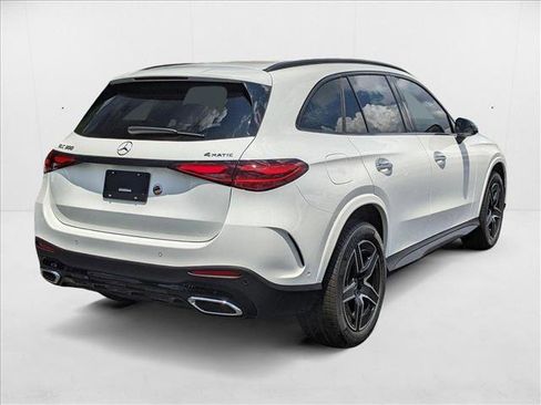 Used 2025 Mercedes-Benz GLC 300 4MATIC image 2