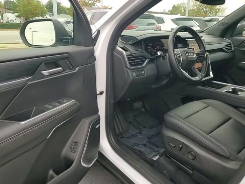 Used 2024 GMC Acadia Elevation image 11