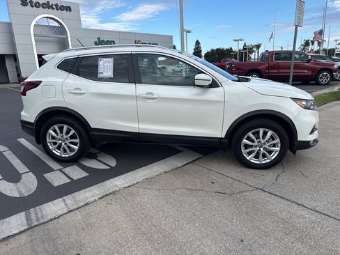 Used 2022 Nissan Rogue Sport SV image 3