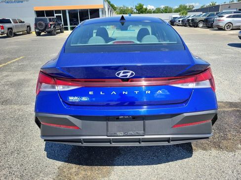 Used 2024 Hyundai Elantra SEL FWD image 9