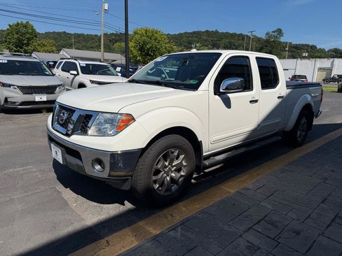 Used 2016 Nissan Frontier SL AWD/4WD image 4