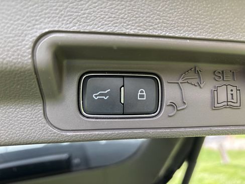 Used 2020 Ford Explorer Platinum w/ Premium Technology Package image 30