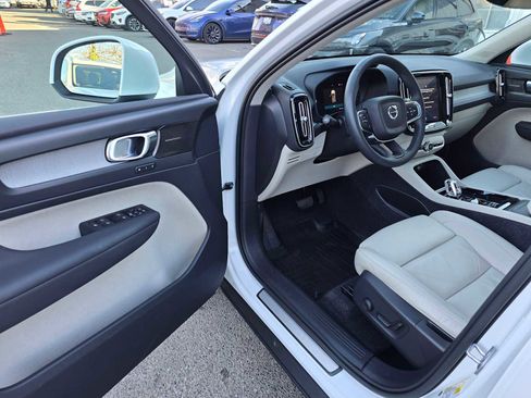 Certified 2023 Volvo XC40 B5 Ultimate w/ Protection Package Premier image 19