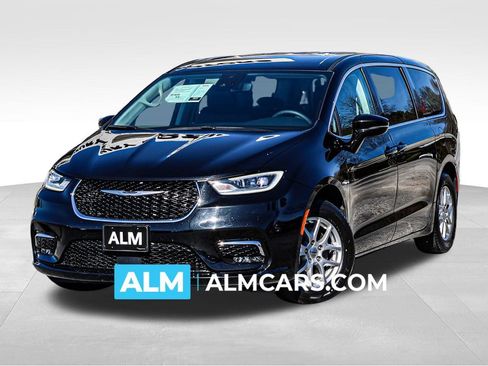 Used 2024 Chrysler Pacifica Touring-L FWD image 1