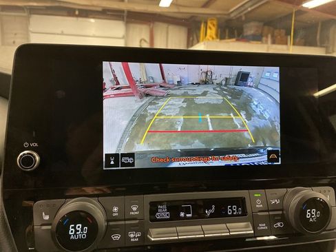 Used 2025 Toyota Grand Highlander AWD Hybrid image 19