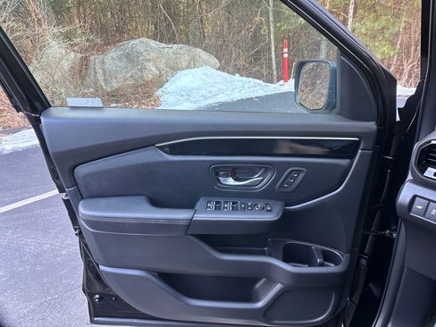 Used 2023 Honda Pilot Touring image 12