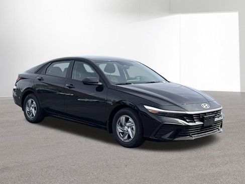 New 2026 Hyundai Elantra Sport FWD image 2