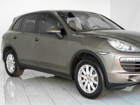 Used 2014 Porsche Cayenne Platinum Edition AWD/4WD image 62