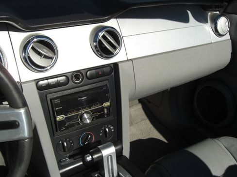 Used 2007 Ford Mustang Premium image 7