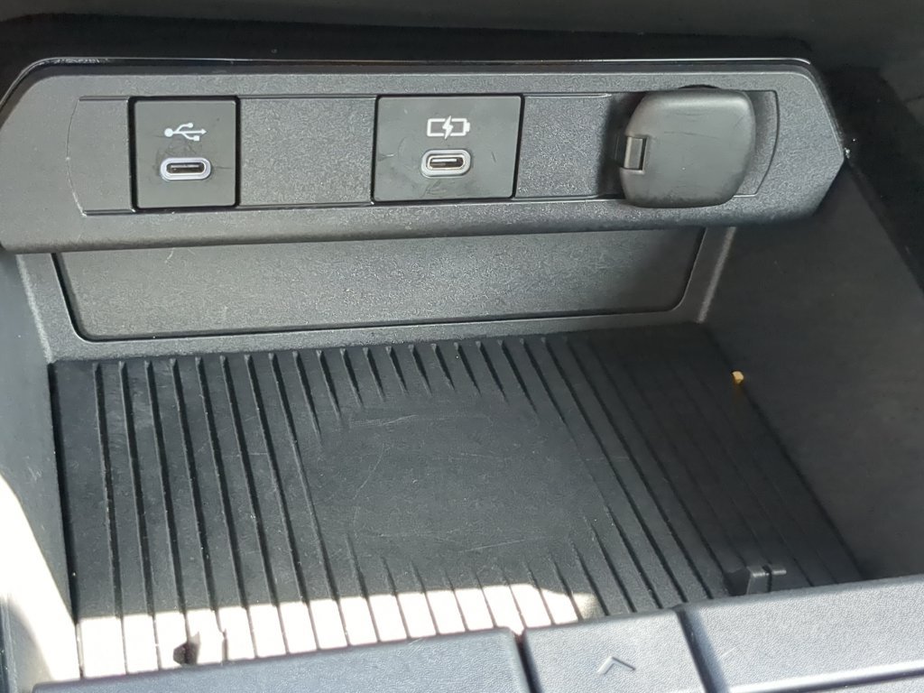 Used 2025 Toyota Prius LE FWD image 22
