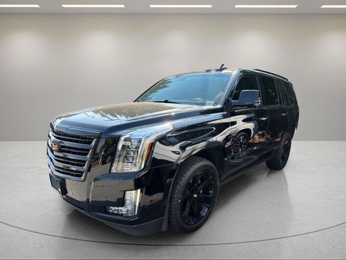 Used 2019 Cadillac Escalade Platinum AWD/4WD image 2