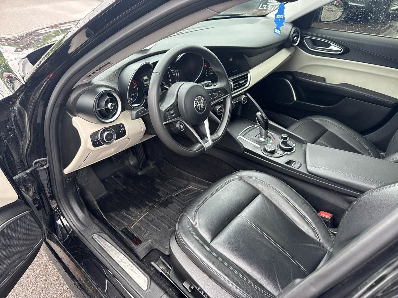 Used 2018 Alfa Romeo Giulia AWD image 9