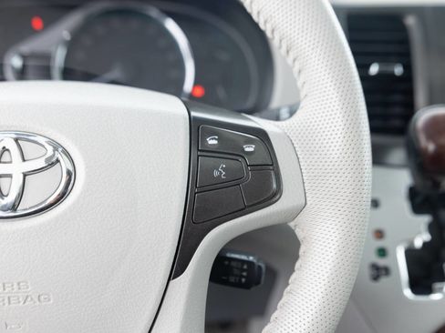 Used 2014 Toyota Sienna XLE AWD/4WD image 39