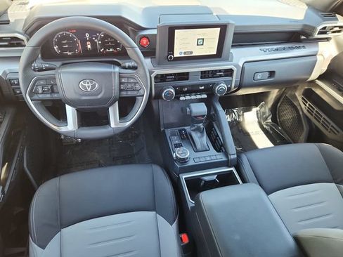 Used 2026 Toyota Tacoma TRD Off-Road AWD/4WD image 9