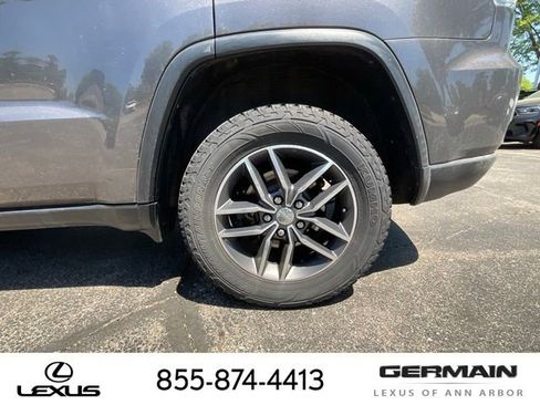 Used 2018 Jeep Grand Cherokee Limited AWD/4WD image 19