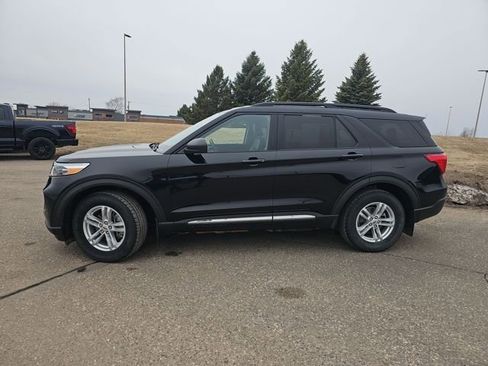 Used 2020 Ford Explorer XLT w/ Equipment Group 202A image 2