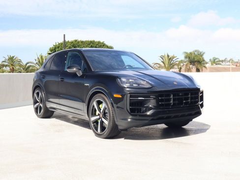 New 2026 Porsche Cayenne E-Hybrid AWD/4WD image 7