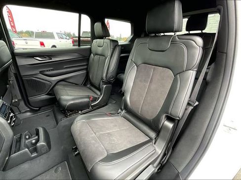 New 2025 Jeep Grand Cherokee L Altitude image 10