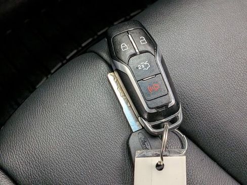 Used 2017 Ford Edge Titanium image 35