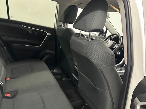 Used 2021 Toyota RAV4 LE AWD/4WD image 26